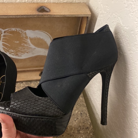 Black Jessica Simpson Peep Toe Heels Size 7.5 with 4.5” STILETTO heels & Spandex - Picture 9 of 16